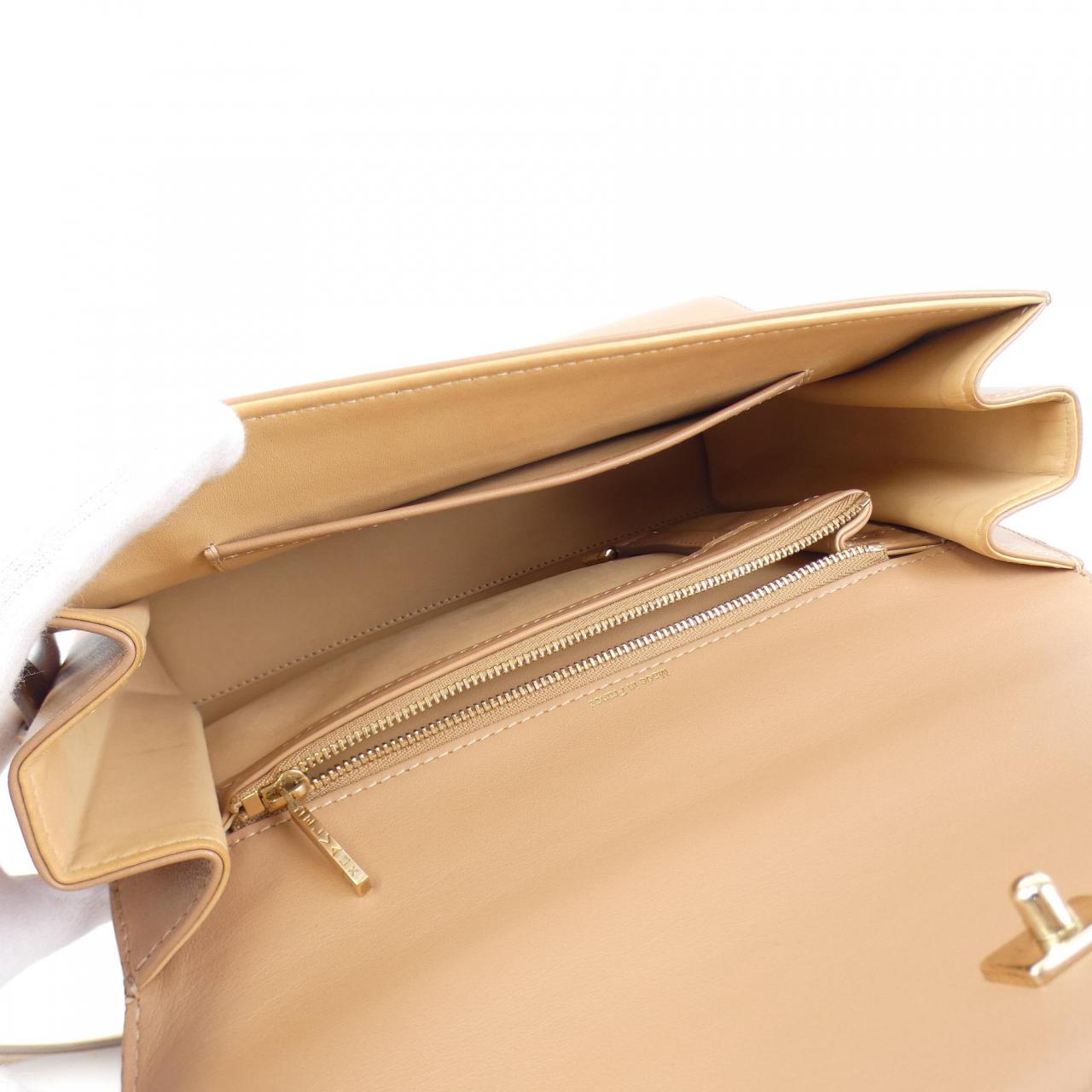 德尔沃DELVAUX