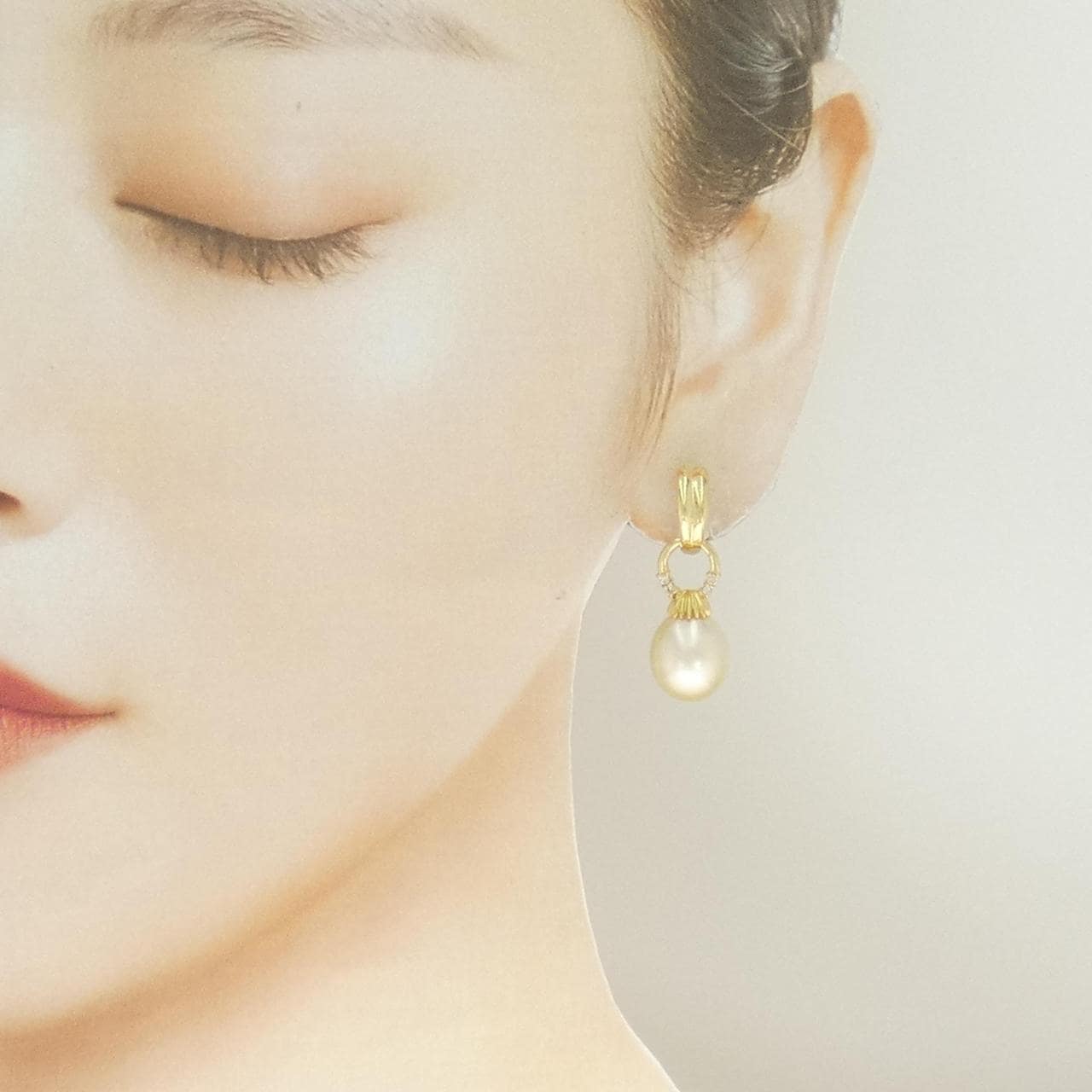 K18YG White Butterfly Pearl earrings