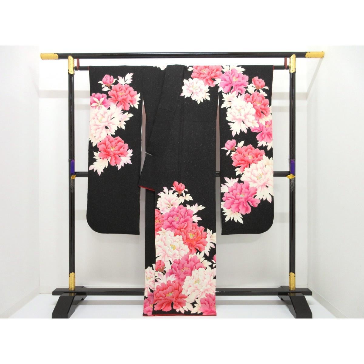 Long-sleeved kimono with silver thread and Yuzen embroidery