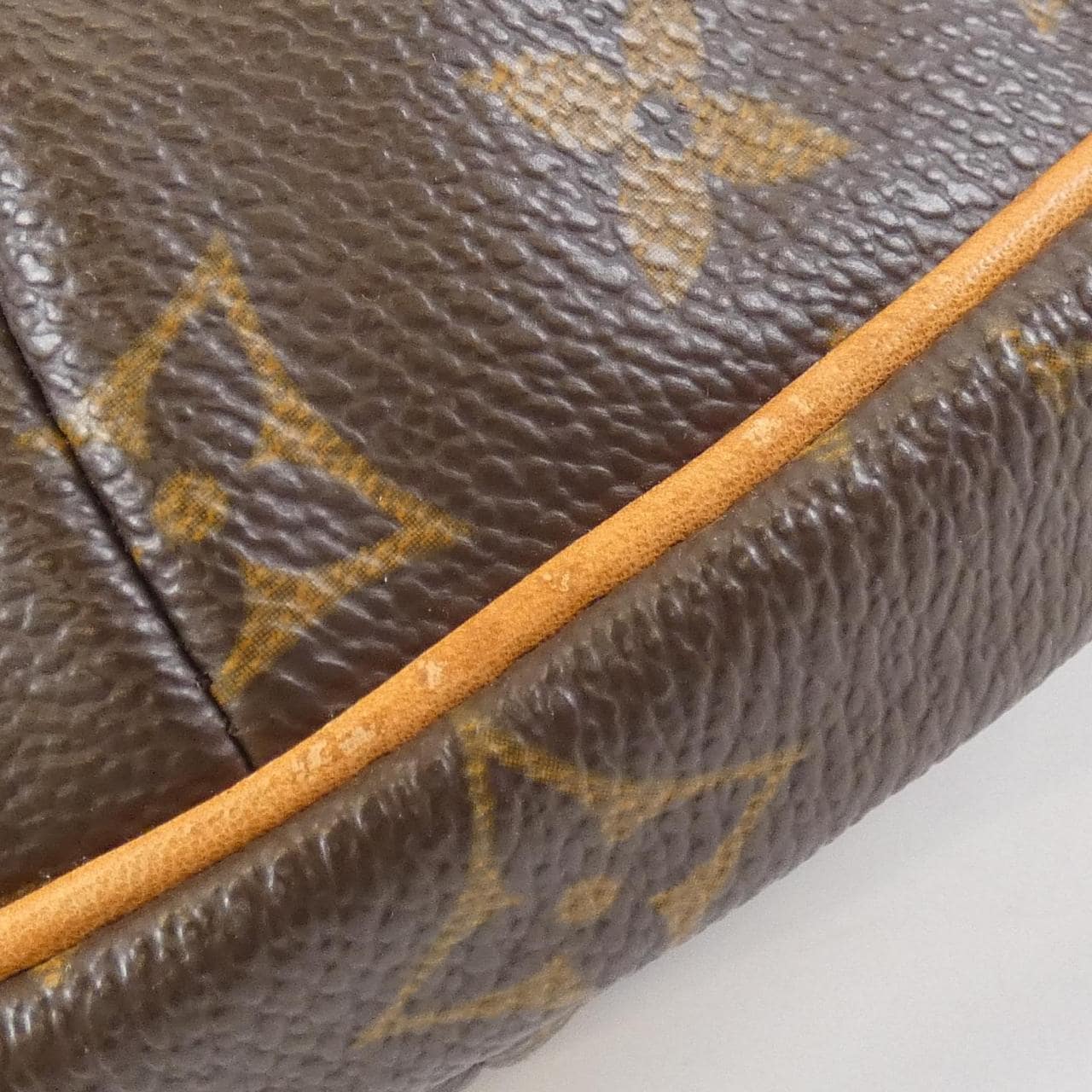 LOUIS VUITTON Monogram Croissant MM M51512 单肩包