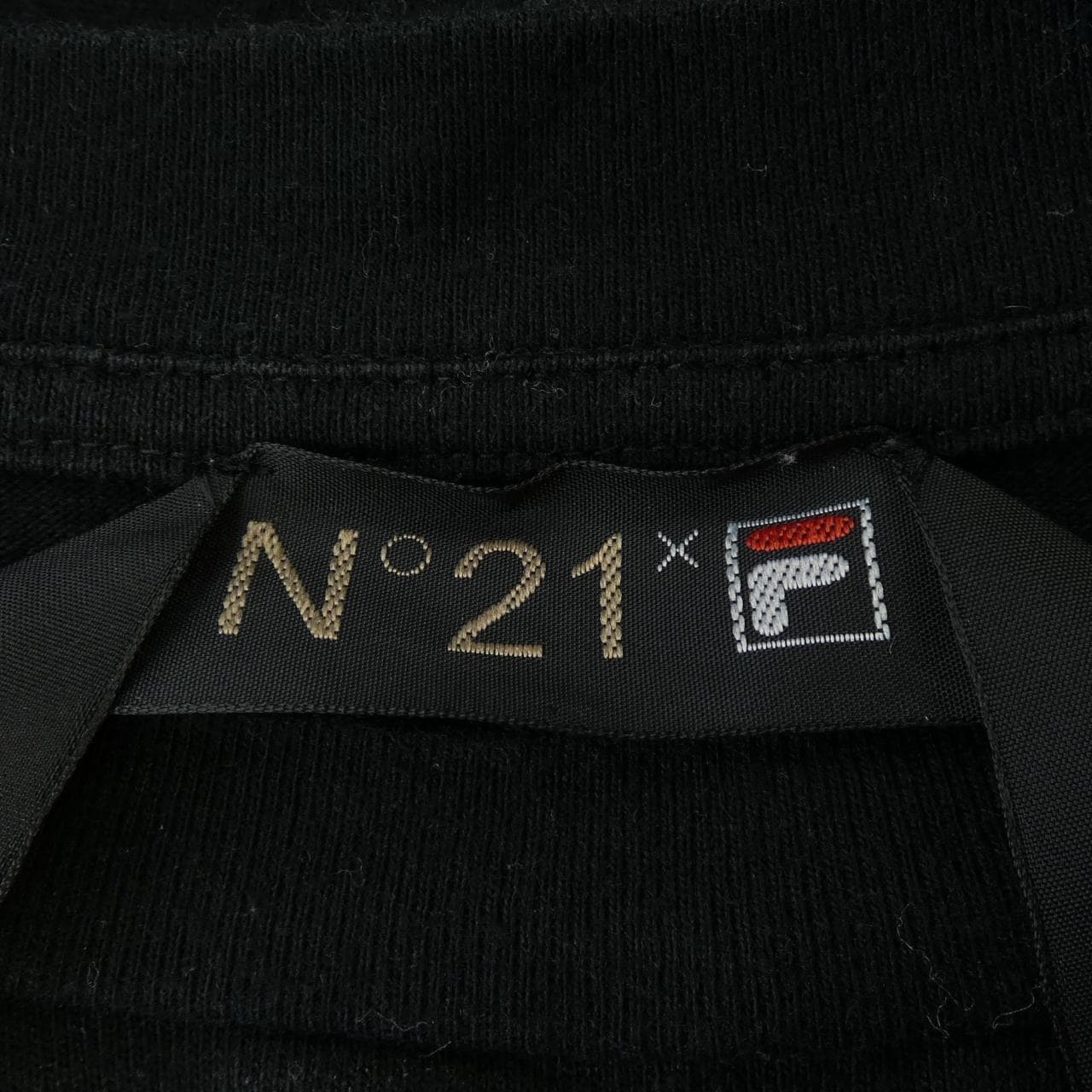 ヌメロヴェントゥーノ N°21 12-C100/FILA Tシャツ