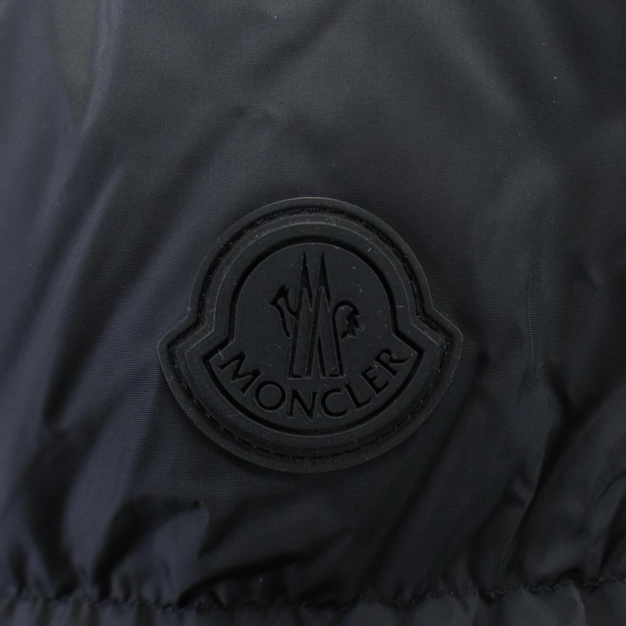 モンクレール MONCLER ダウンジャケット