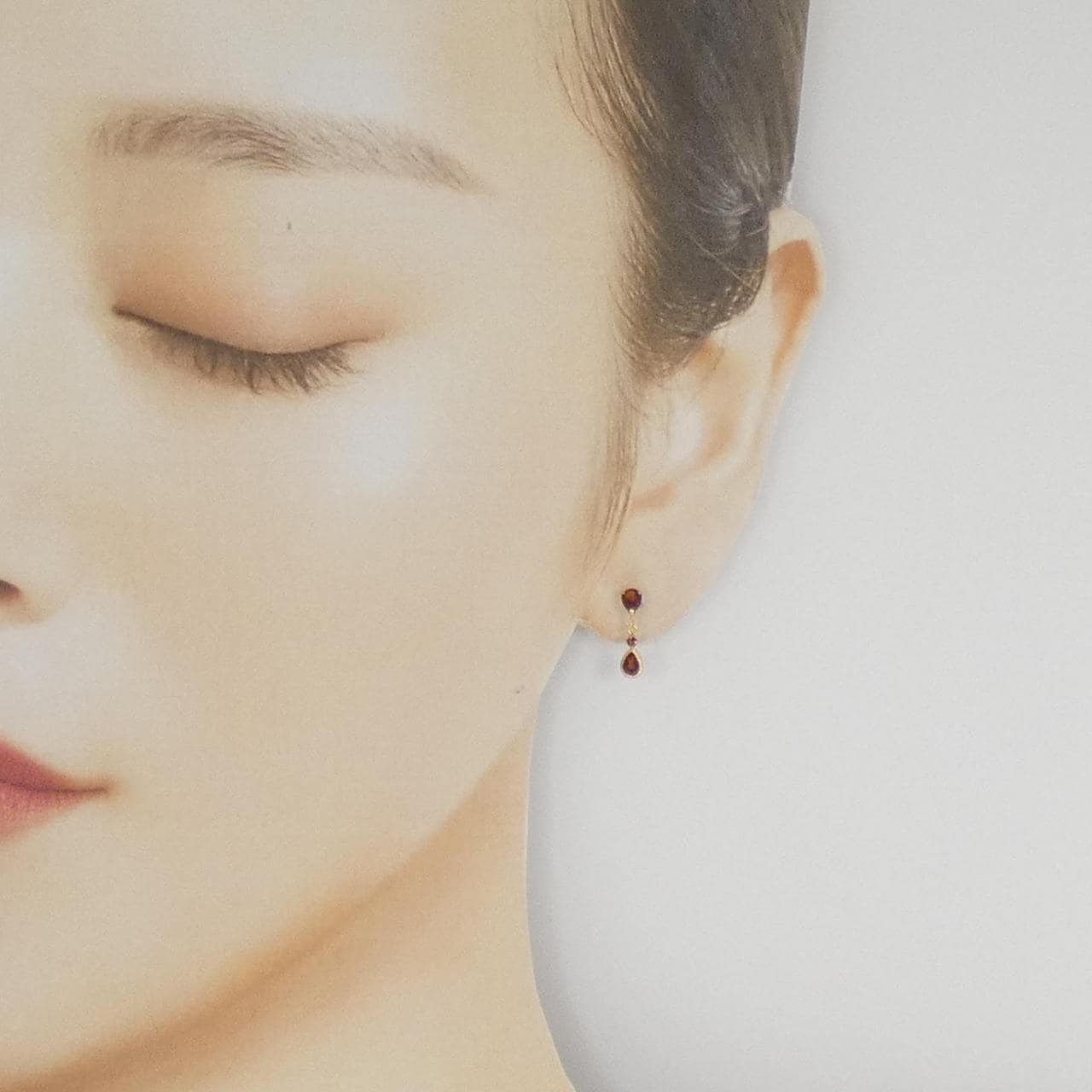 [新品] K18YG石榴石耳環