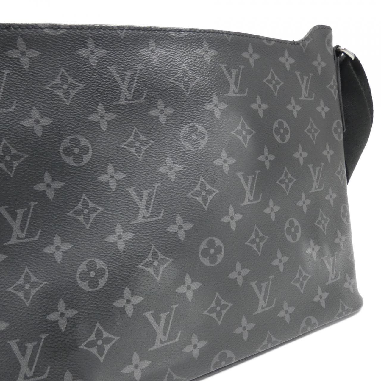 LOUIS VUITTON Monogram Eclipse District MM M45271 单肩包