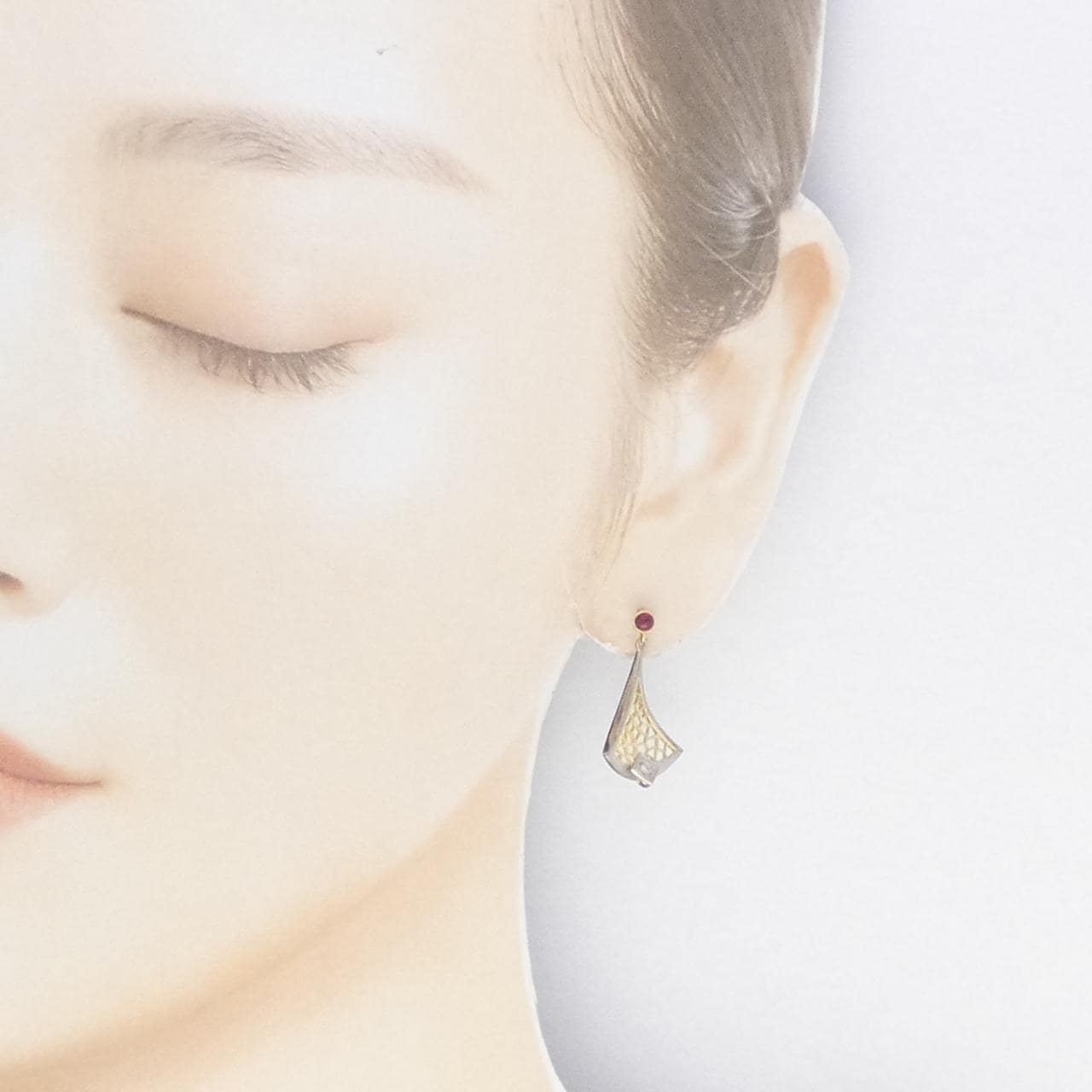K18YG/K18WG ルビー ピアス 0.30CT