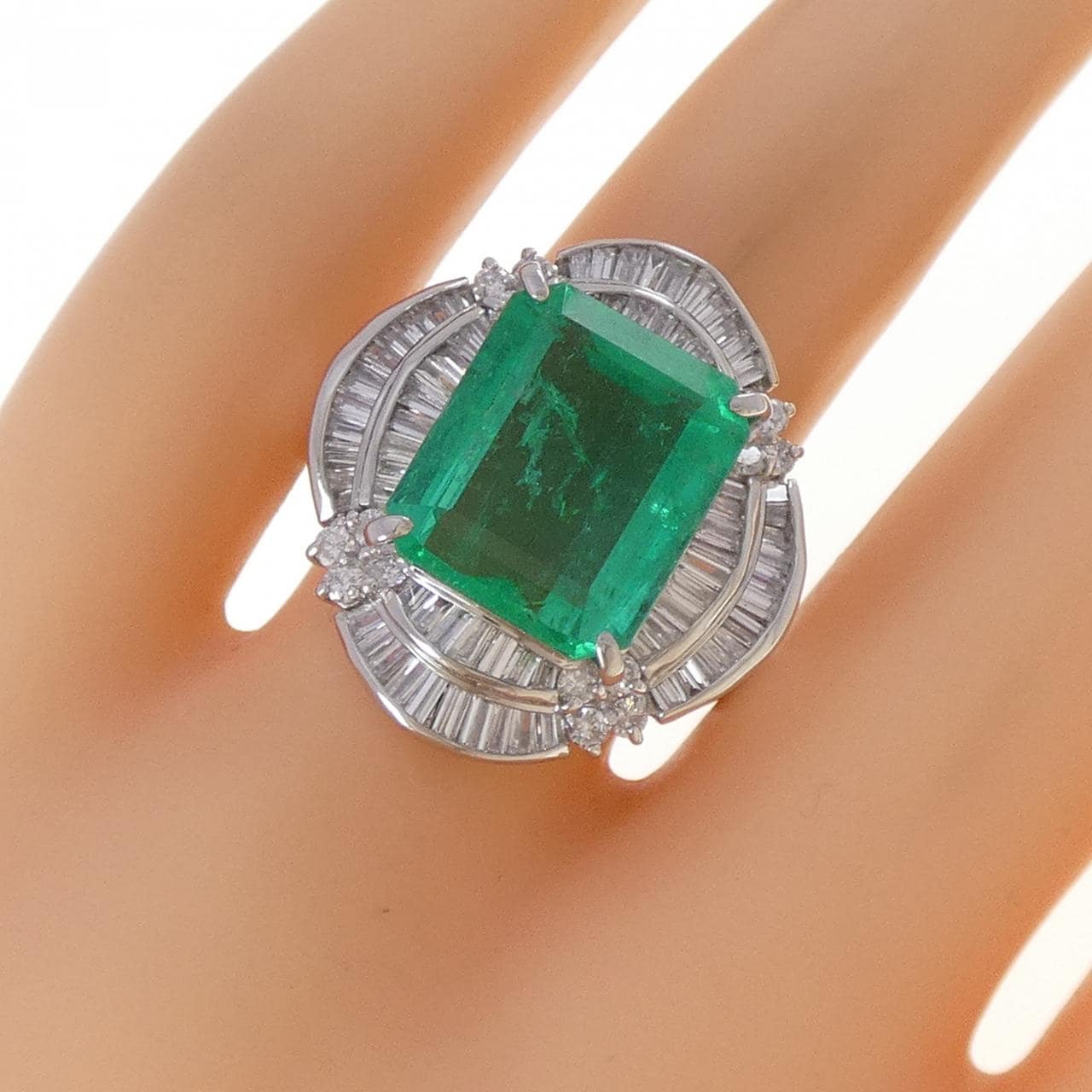 PT900 エメラルド リング 6.36CT