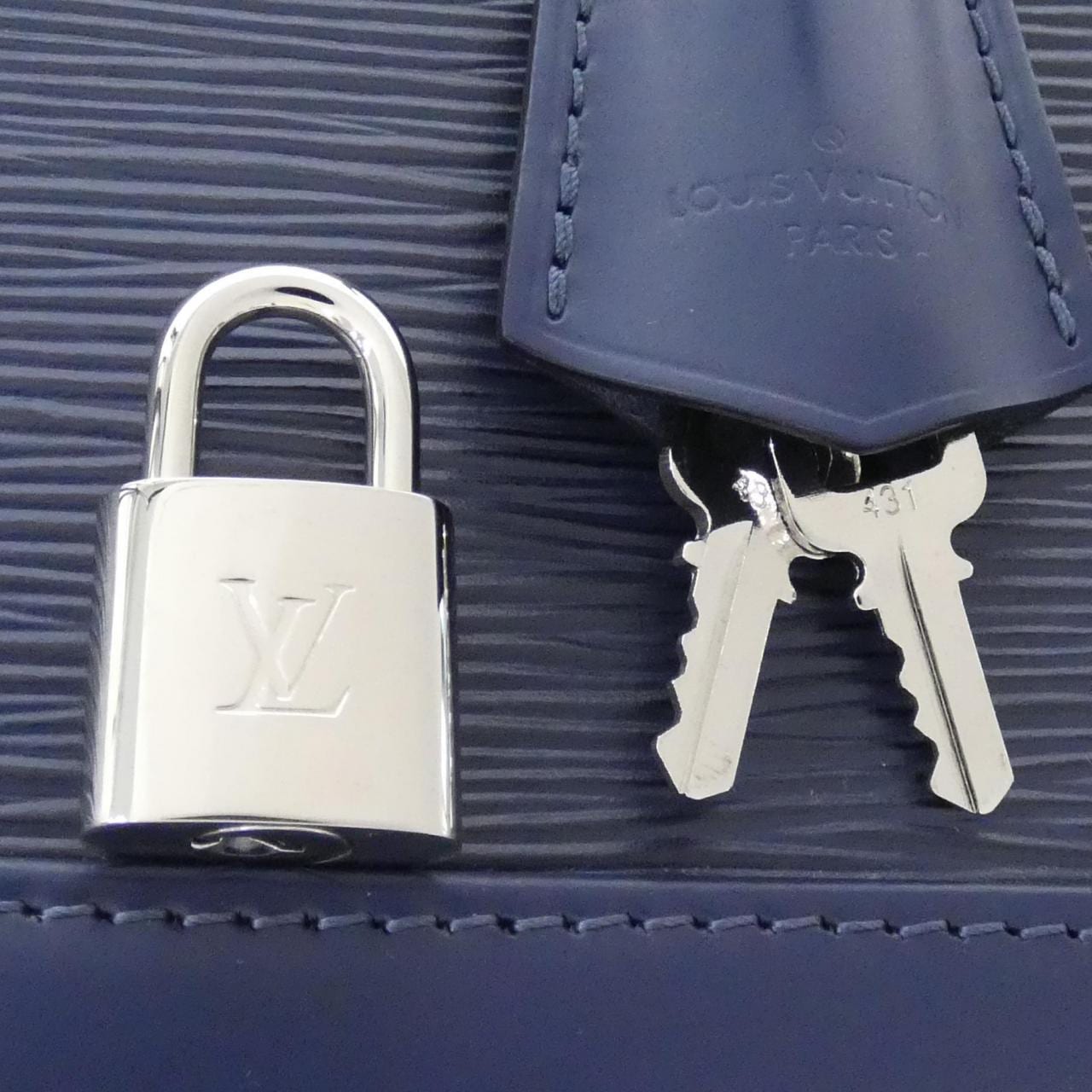 LOUIS VUITTON Epi Alma PM M40620 包