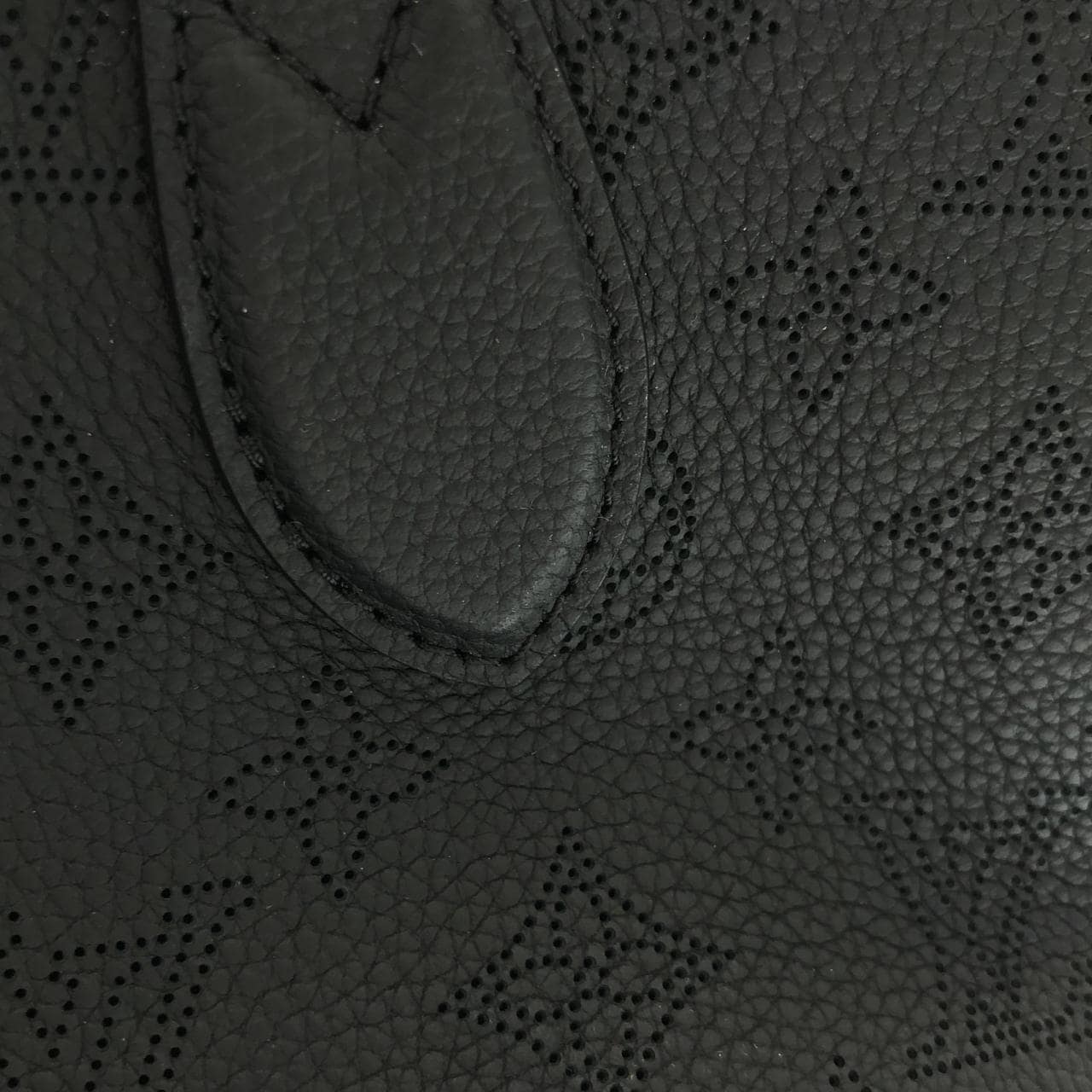 ルイヴィトン マヒナ ブロッサム PM M21848 バッグ