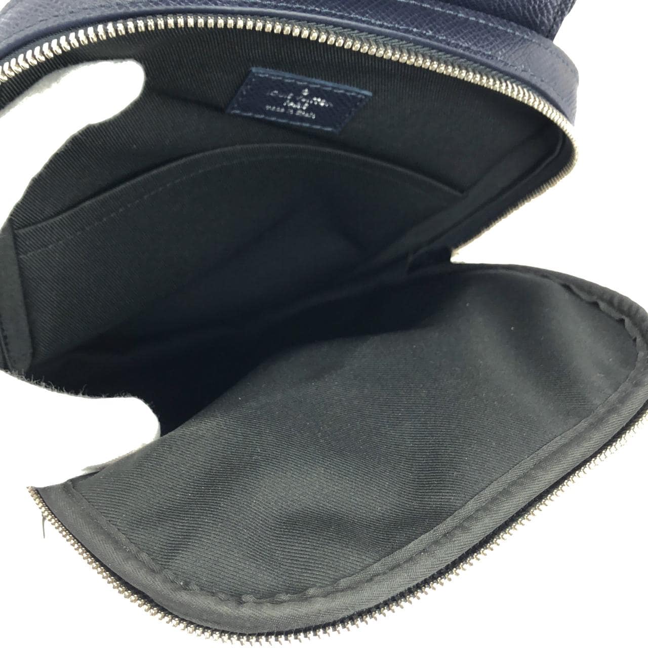 ルイヴィトン タイガ アヴェニュー スリングバッグ M30971 ショルダーバッグ