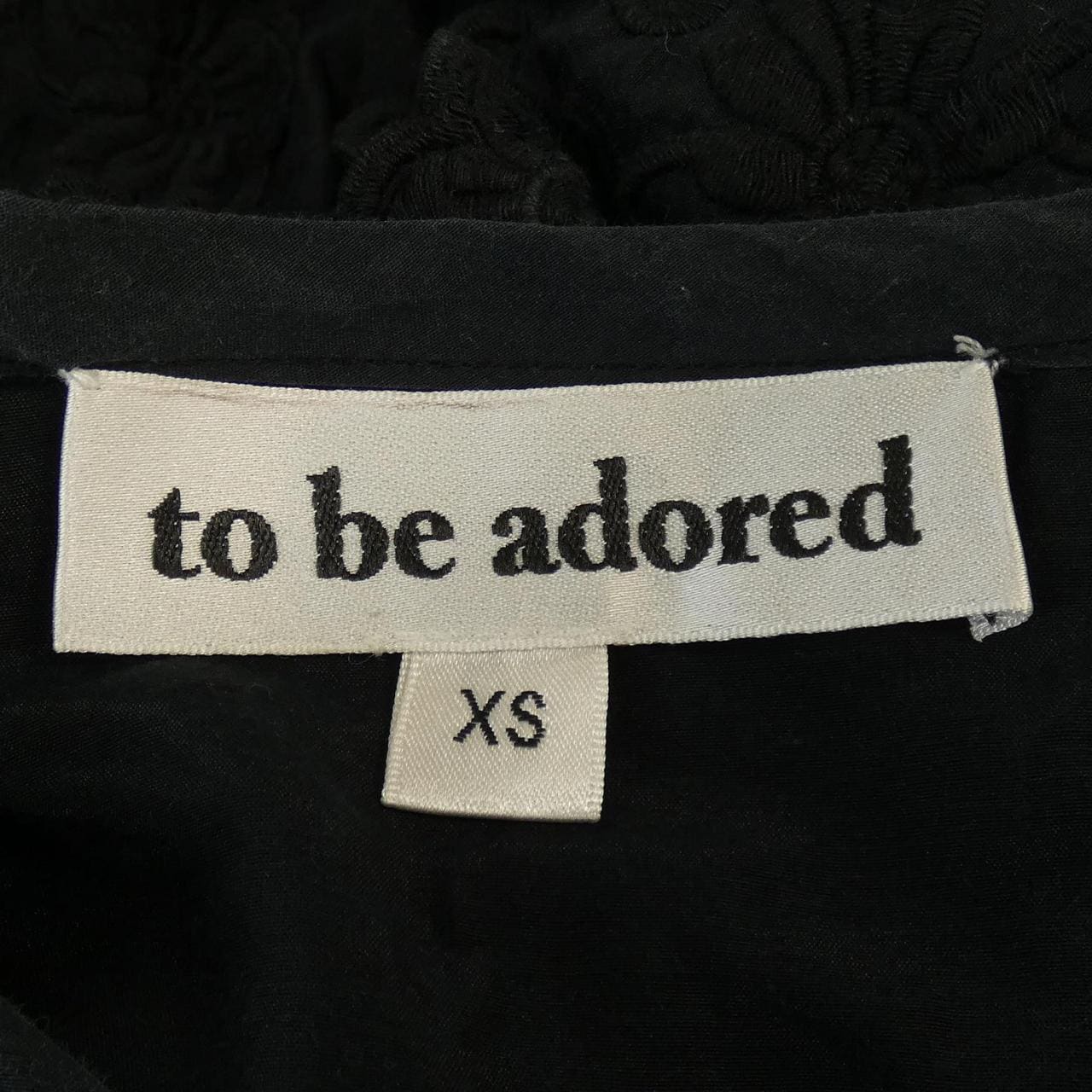 TO BE ADORED トップス