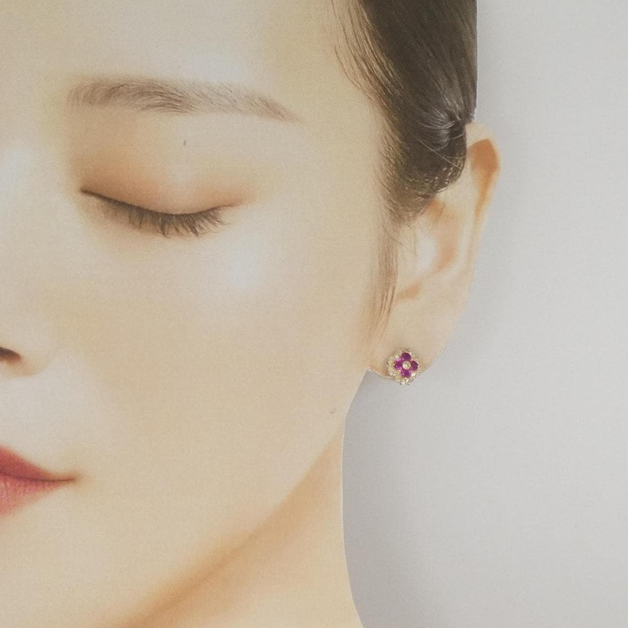 K18YG フラワー ルビー ピアス 0.70CT