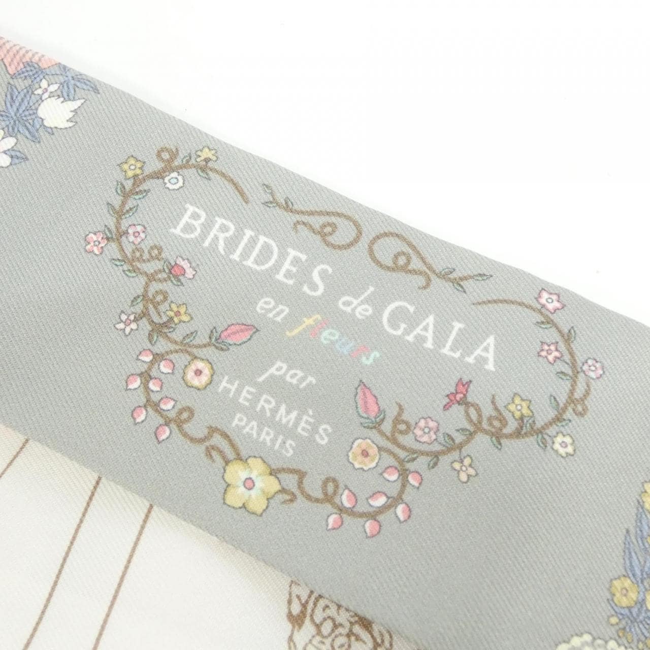 エルメス BRIDES DE GALA EN FLEURS ツイリー 064220S スカーフ