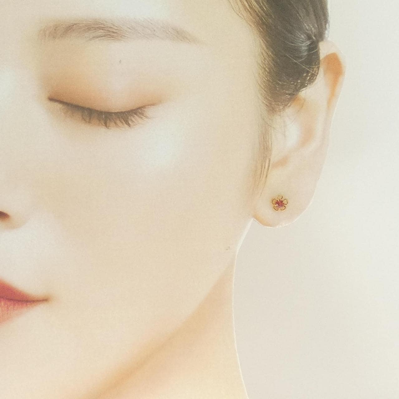 K18YG 花朵石榴石耳环