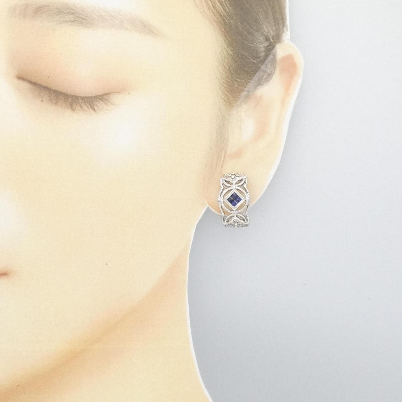 K18WG sapphire earrings 0.60CT