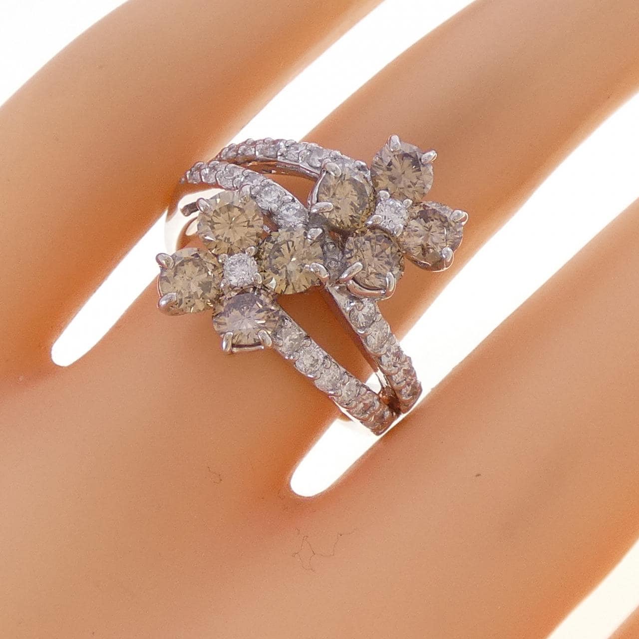 K18WG フラワー ダイヤモンド リング 2.70CT