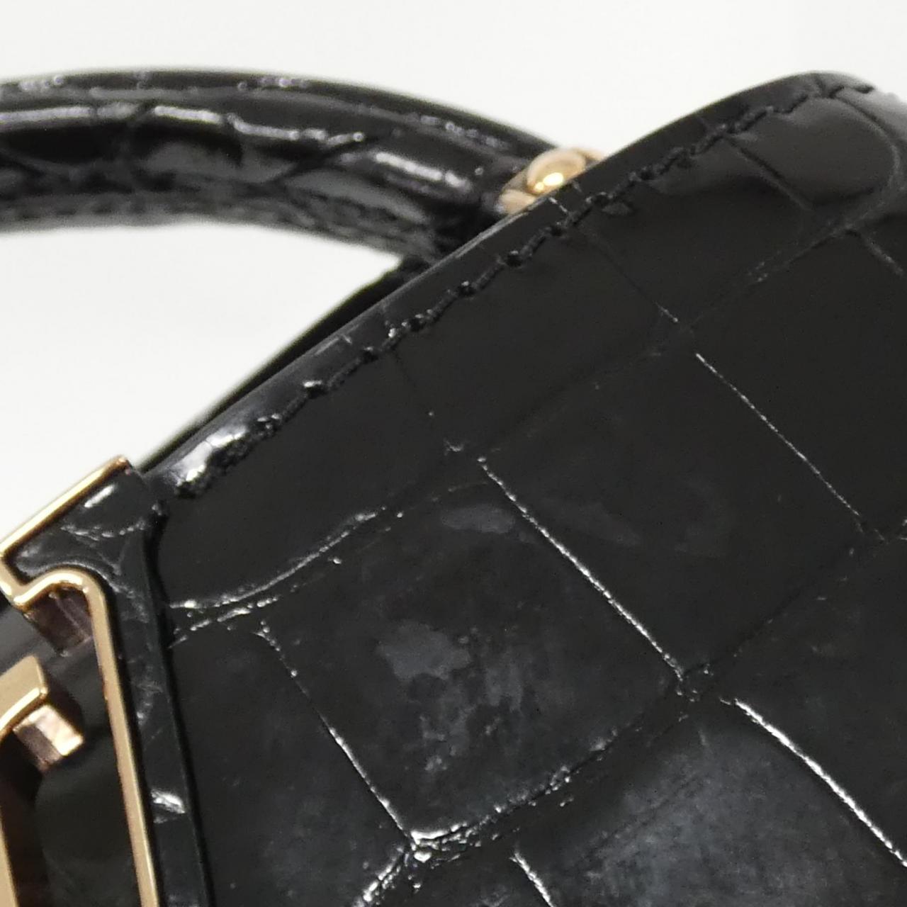 LOUIS VUITTON珍稀皮革 Capucines MINI P01131 包