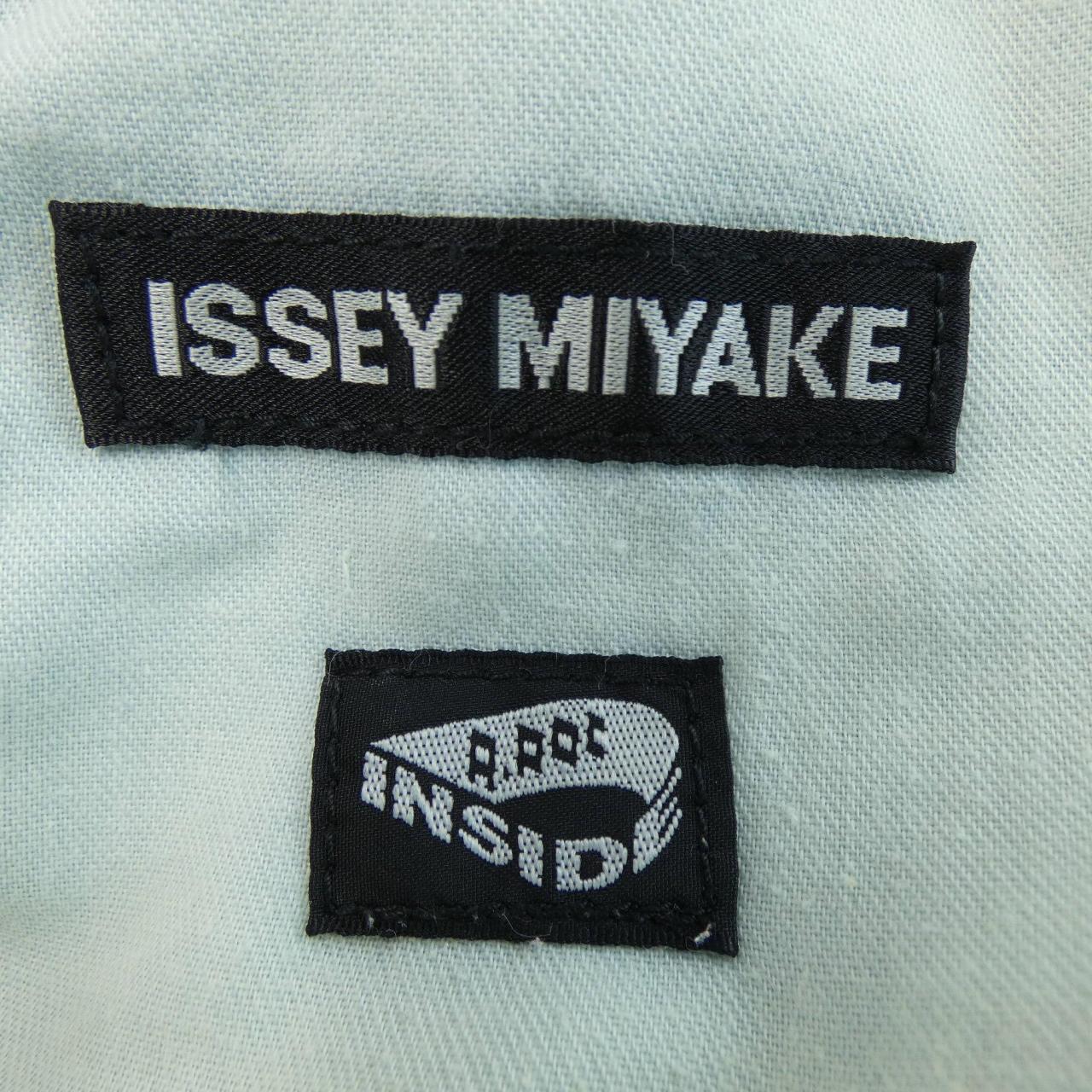 イッセイミヤケ ISSEY MIYAKE ME01FF056 ジーンズ