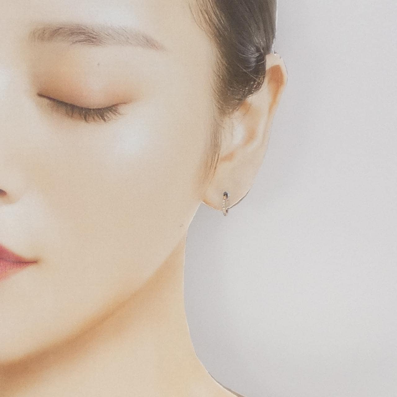 ヒロタカ マンハッタン ピアス 0.06CT 片耳