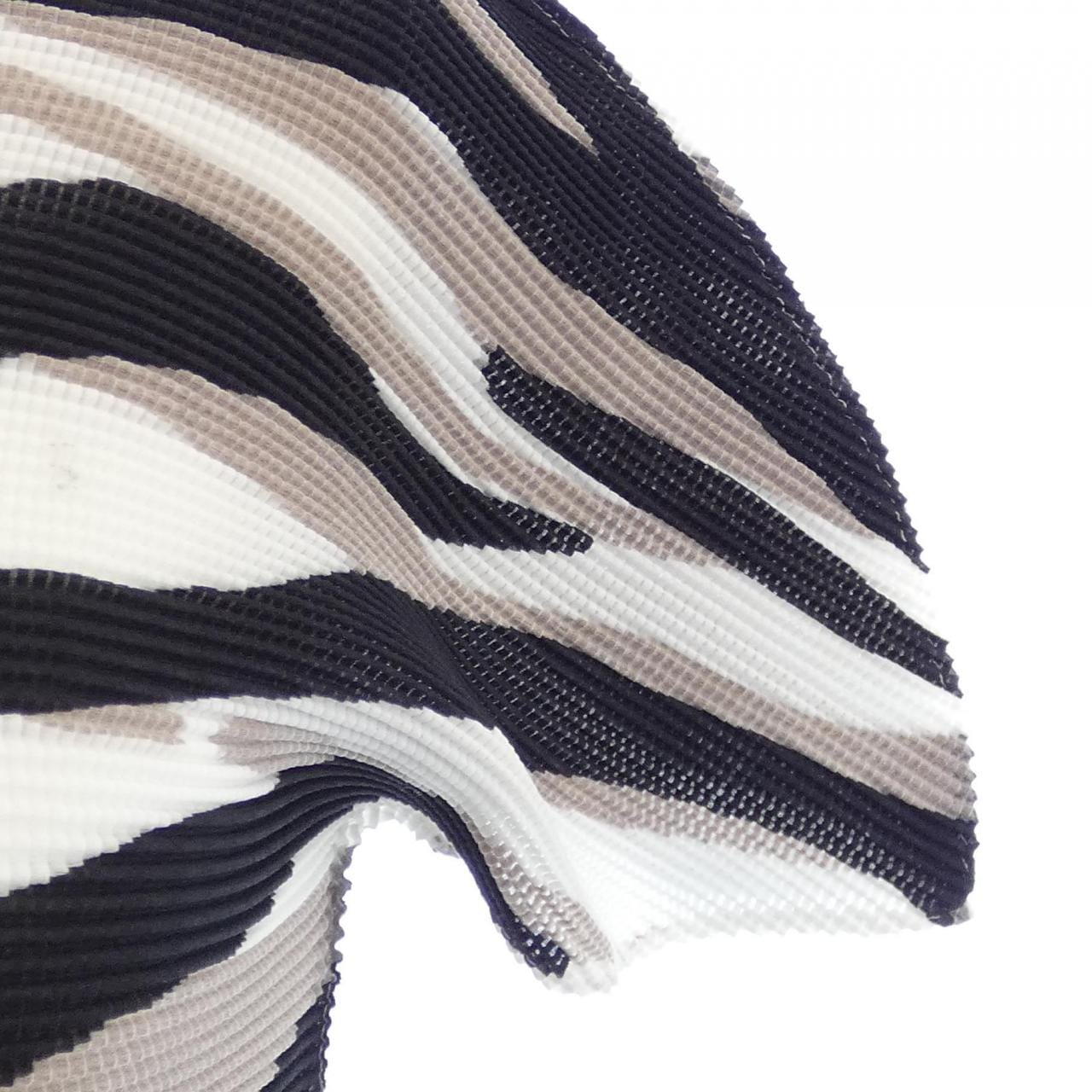 ミーイッセイミヤケ me ISSEY MIYAKE トップス