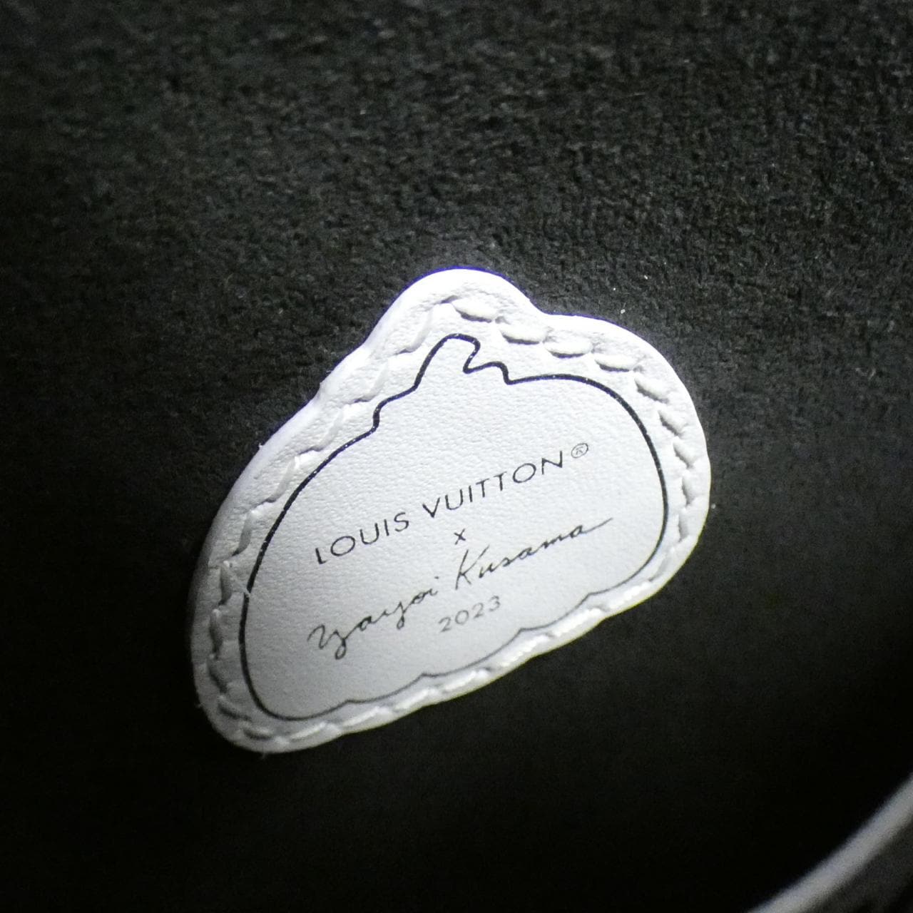 LOUIS VUITTON Monogram Empreinte (LV X KY) 棉花糖 PM M46391 單肩包
