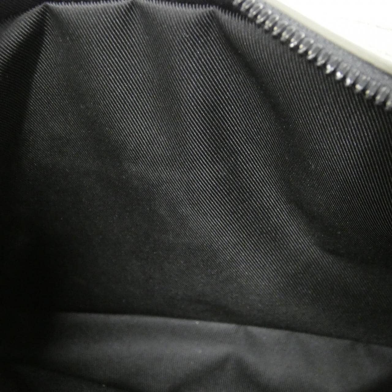 ルイヴィトン モノグラム シャドウ トリオ メッセンジャー M12490 バッグ