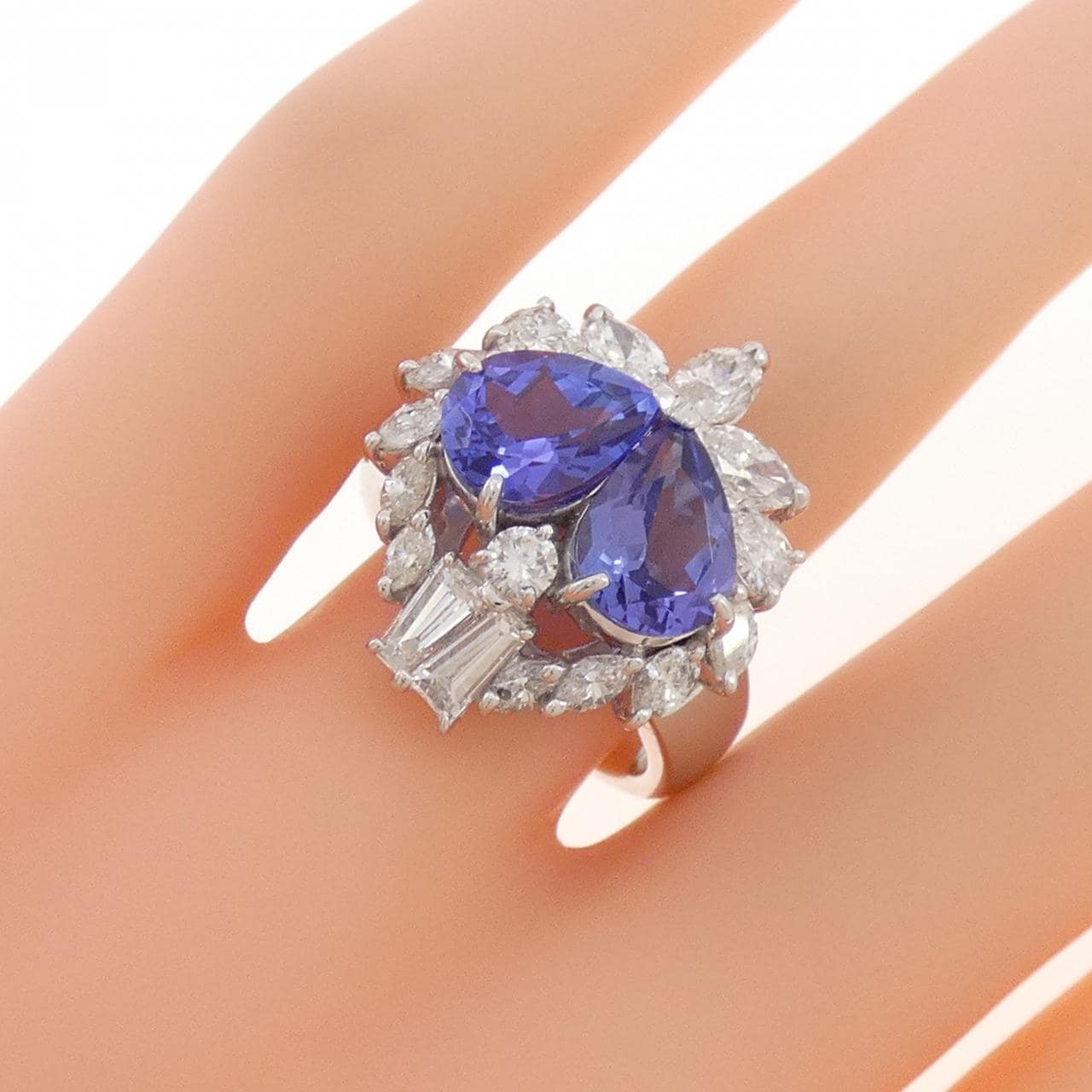 K18WG タンザナイト リング 3.405CT