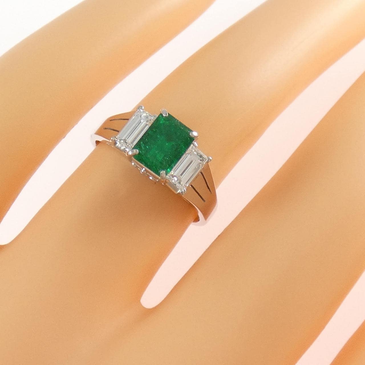 PT900 エメラルド リング 0.82CT