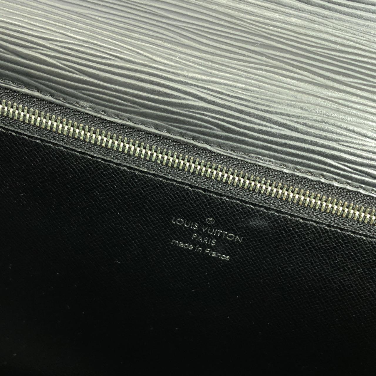ルイヴィトン エピ ポシェット セリエ ドラゴンヌ M52762 セカンドバッグ