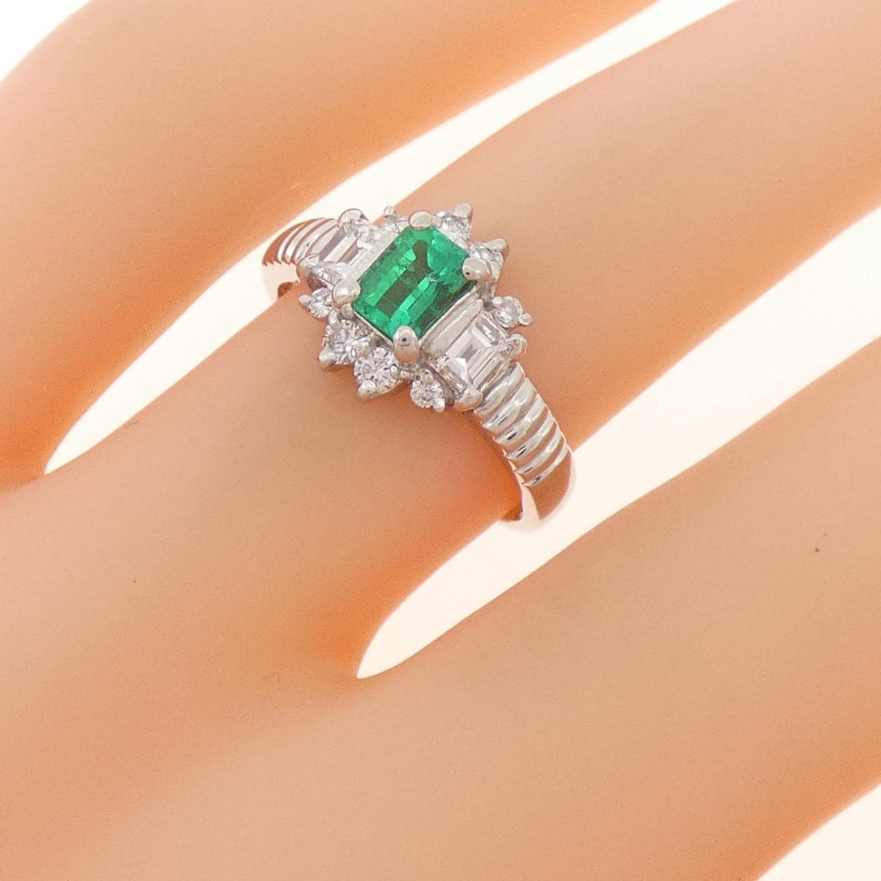 PT900 エメラルド リング 0.34CT