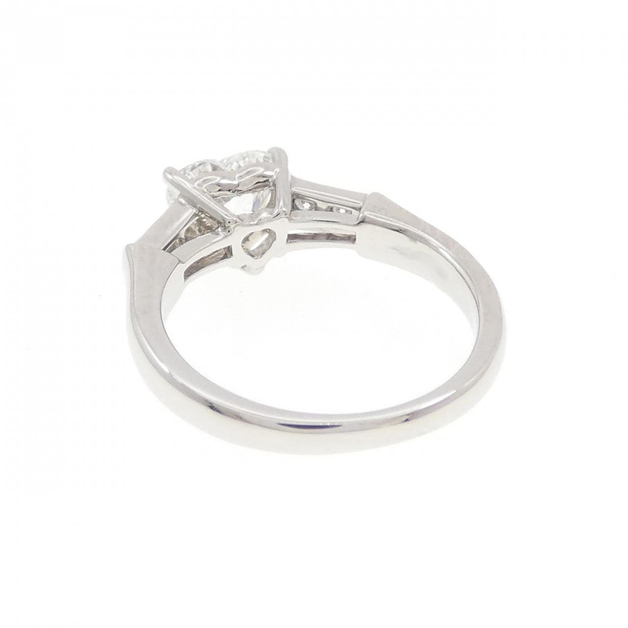 ハリーウィンストン リング 0.90CT F VVS2