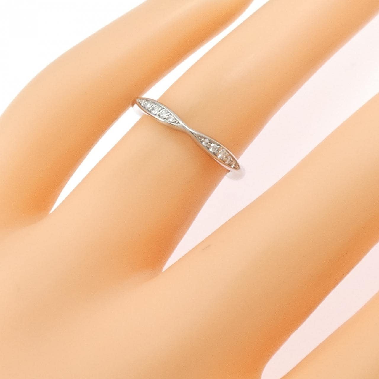 シャネル カメリア ハーフエタニティ リング