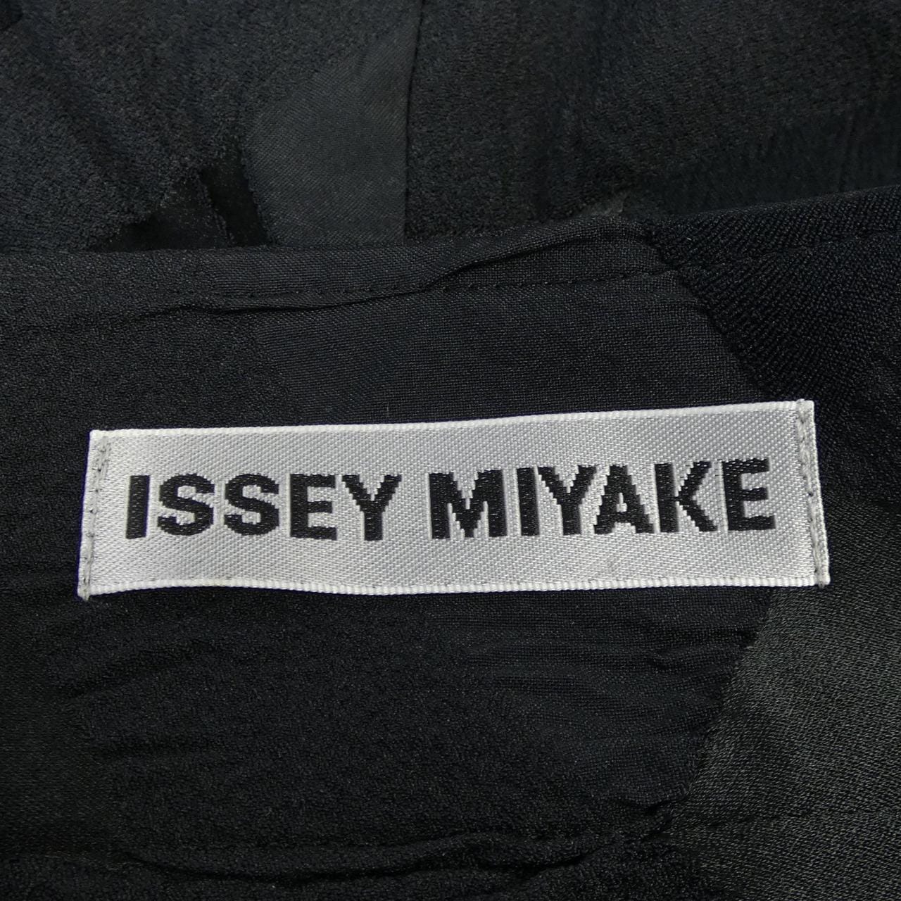 イッセイミヤケ ISSEY MIYAKE IM61-FF028 パンツ