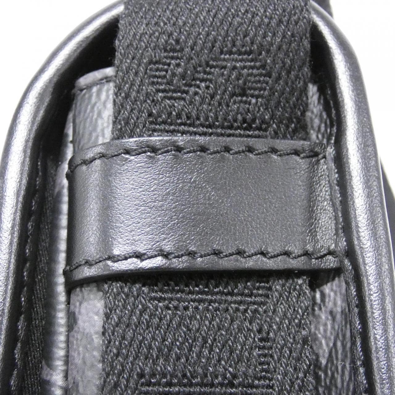 LOUIS VUITTON Monogram Eclipse Bosphore 穿戴式皮夾 M12599 單肩包