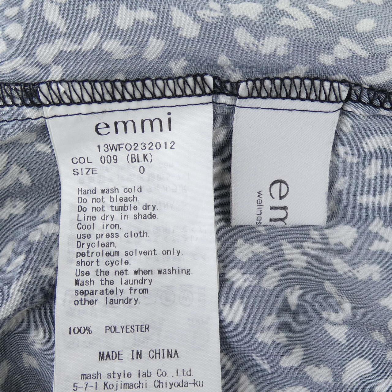 エミ emmi ワンピース