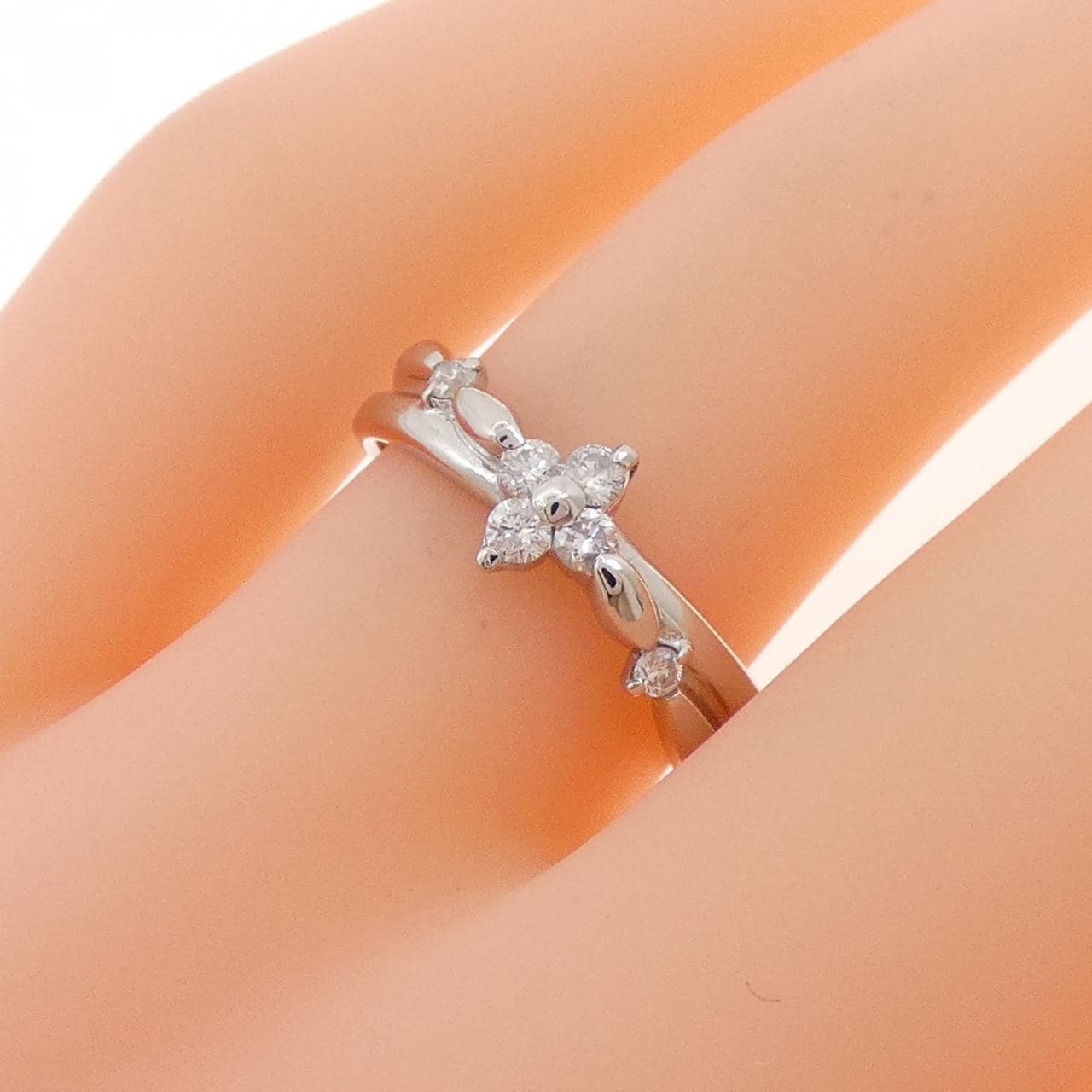 PT900 フラワー ダイヤモンド リング 0.20CT
