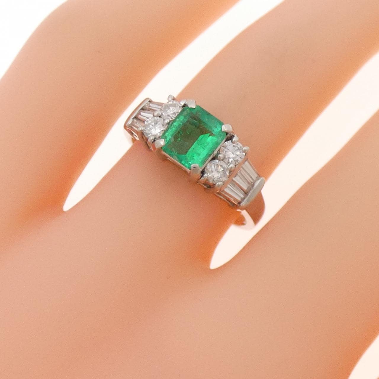 PT900 エメラルド リング 0.69CT