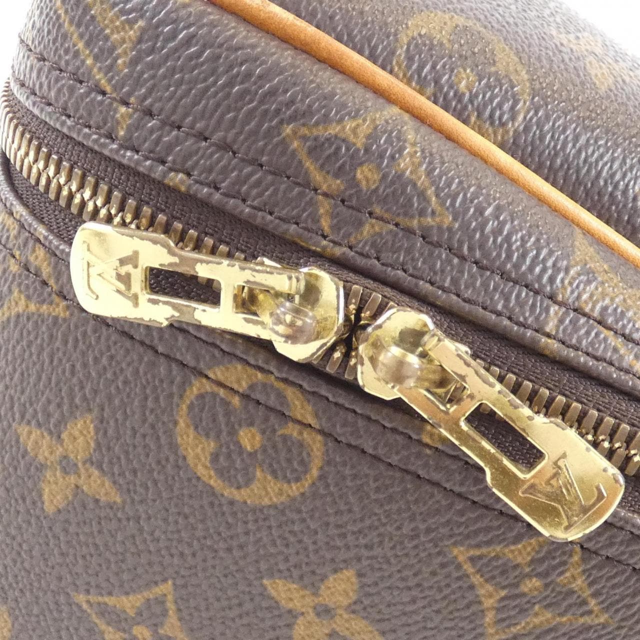 LOUIS VUITTON Monogram Excursion M41450 包