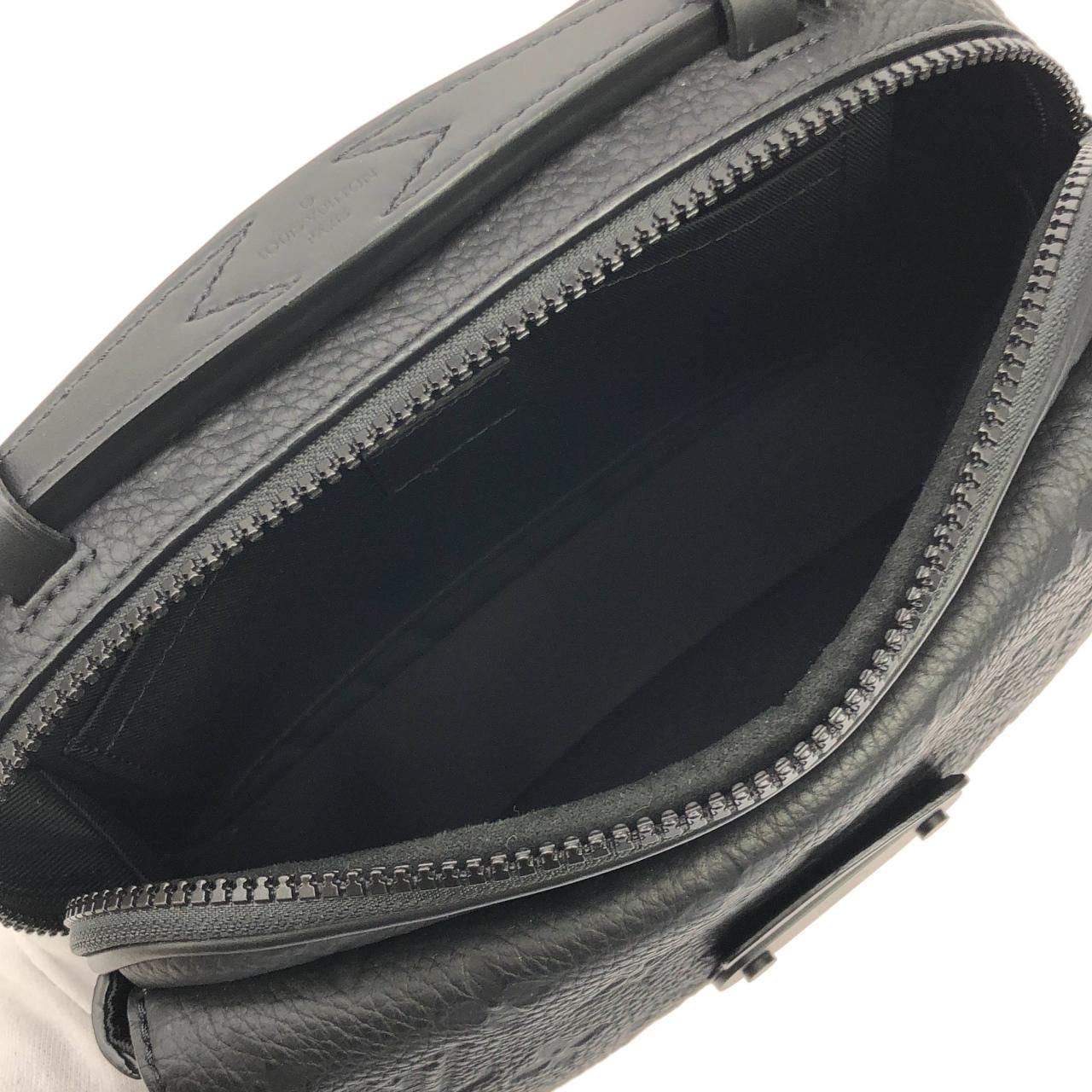 ルイヴィトン トリヨン モノグラム Sロック メッセンジャー M58489 ショルダーバッグ