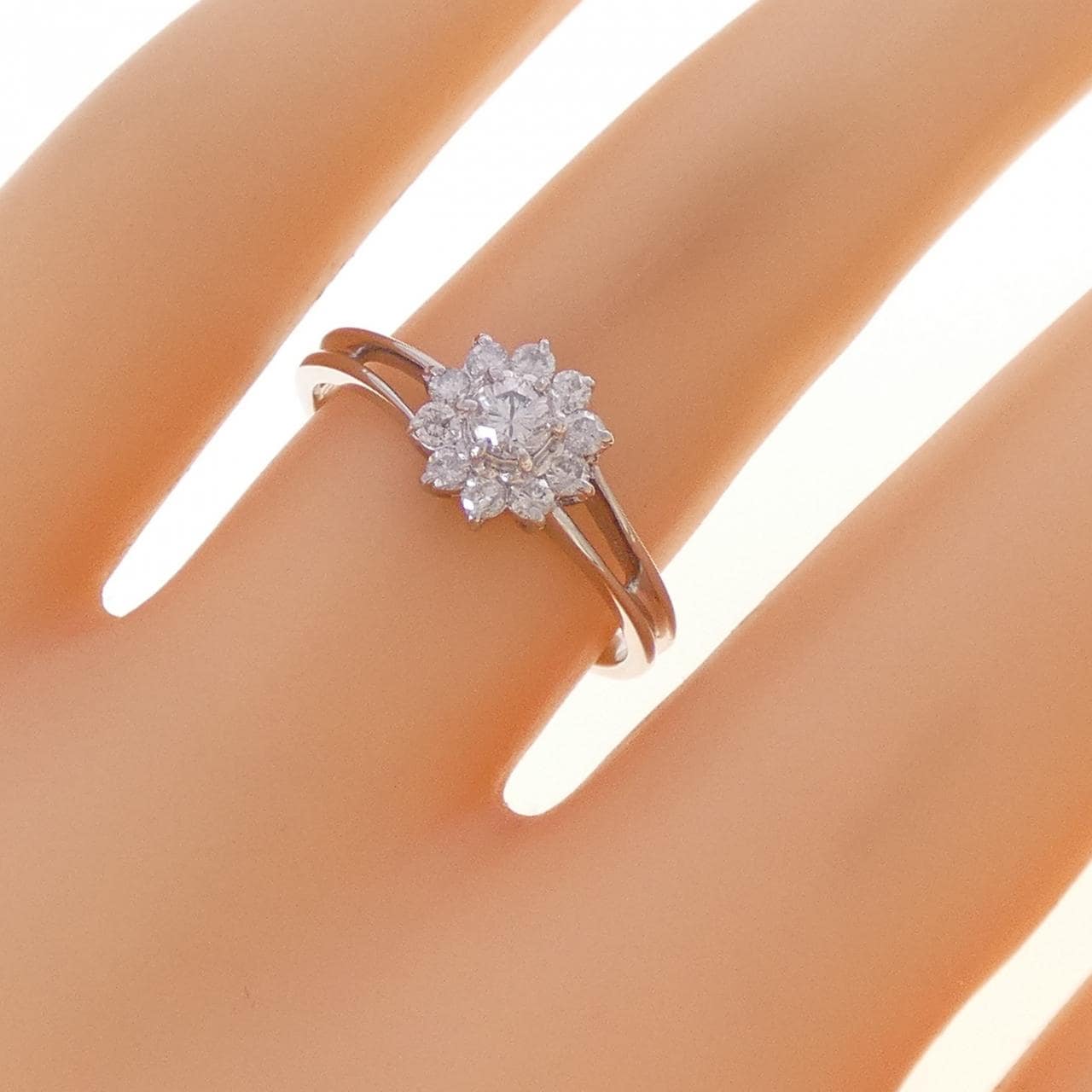 PT900 フラワー ダイヤモンド リング 0.31CT