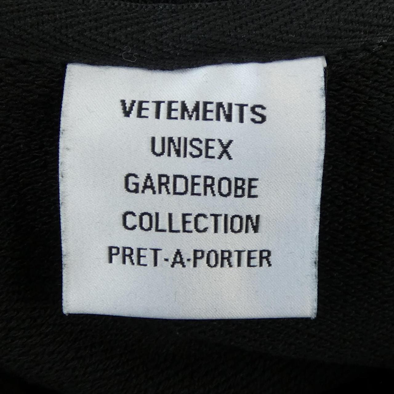 ヴェトモン VETEMENTS UE51TR650B パーカー