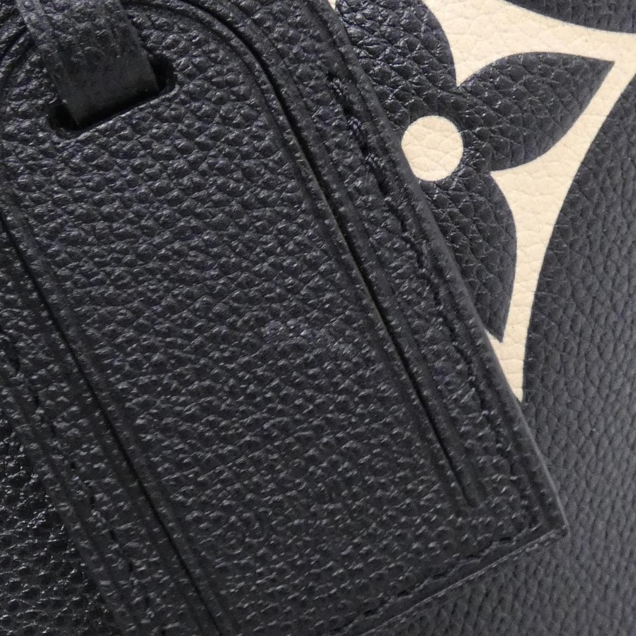 LOUIS VUITTON双色Monogram Empreinte Grand Palais MM M45842 包