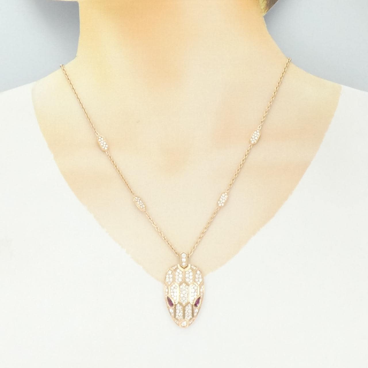 ブルガリ セルペンティ セドゥットーリ ネックレス