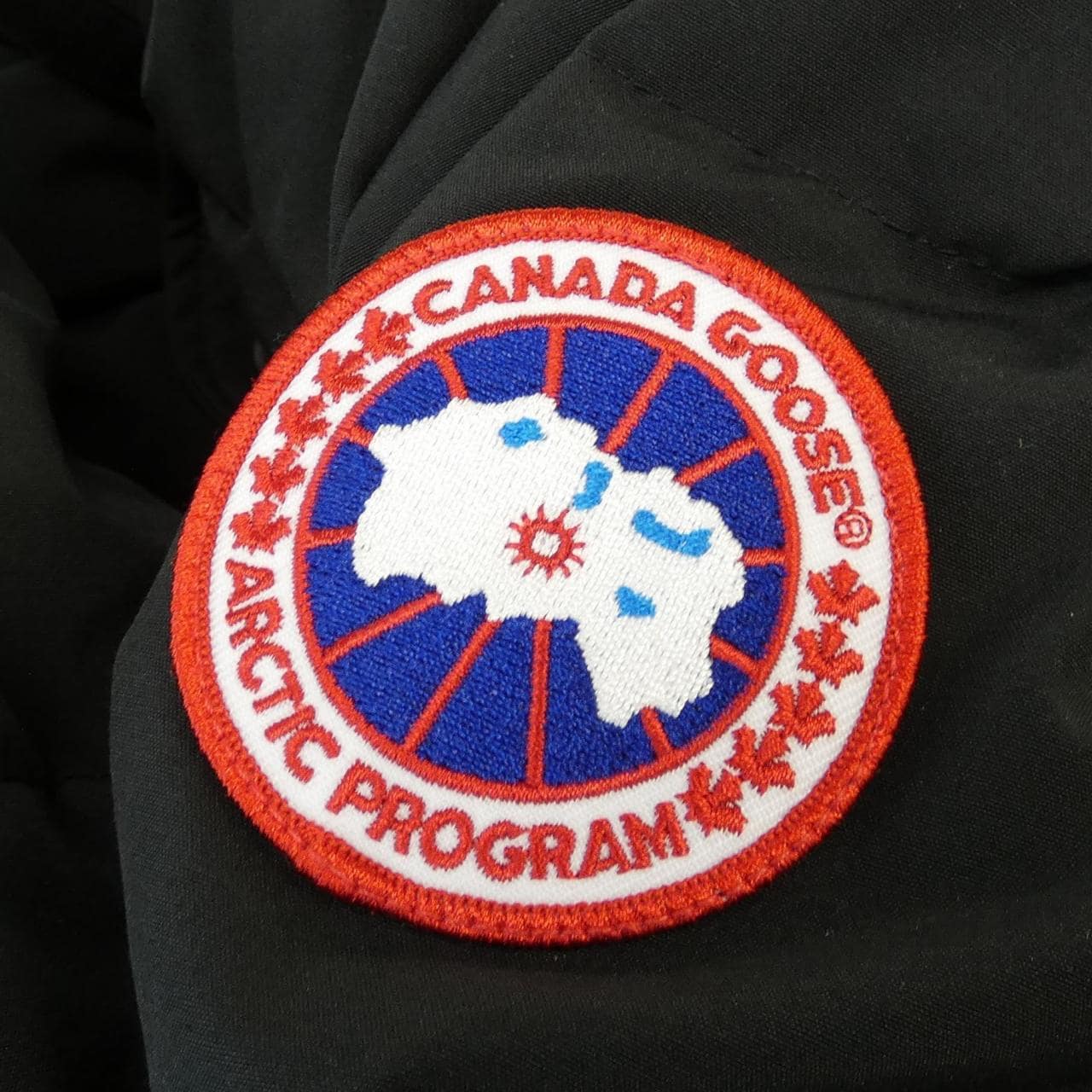加拿大鹅CANADA GOOSE羽绒服