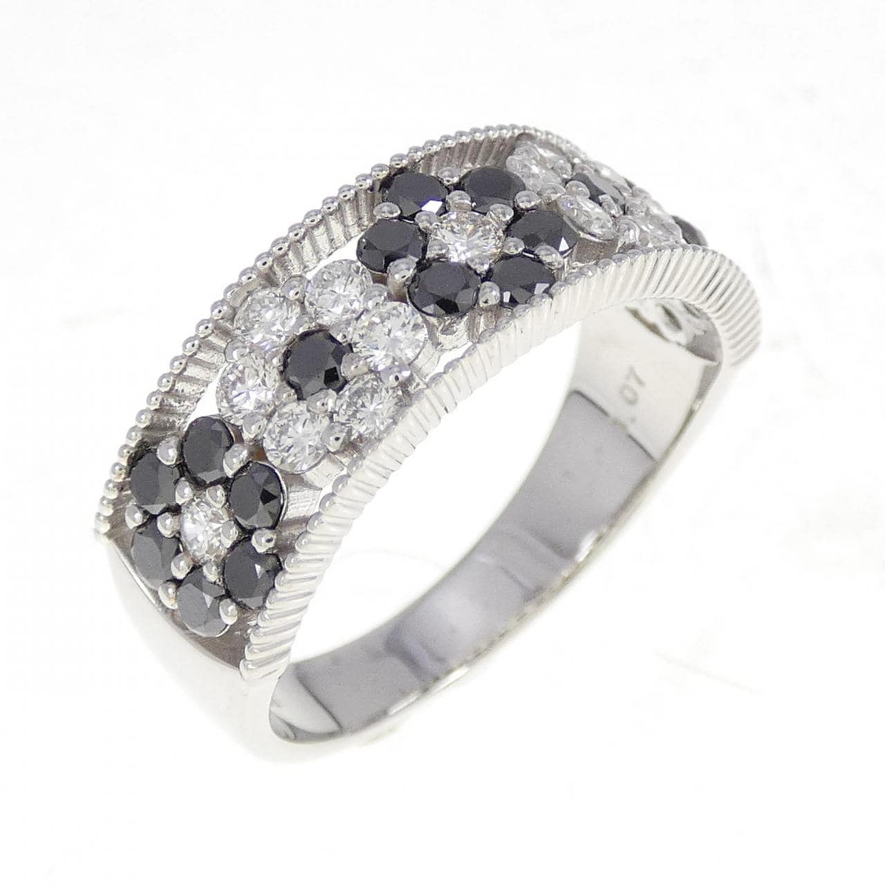 K18WG フラワー ダイヤモンド リング 1.07CT