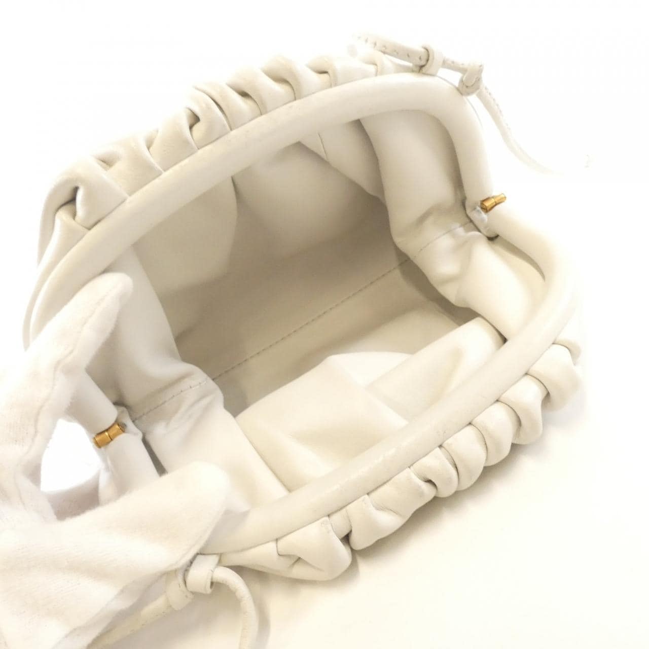 ボッテガヴェネタ 585852 VCP40 ショルダーバッグ