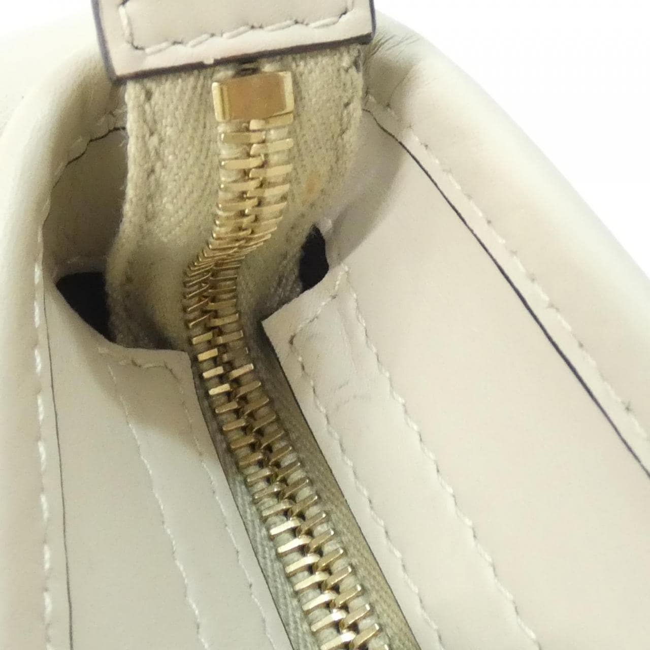 グッチ 388930 KQWFY ショルダーバッグ