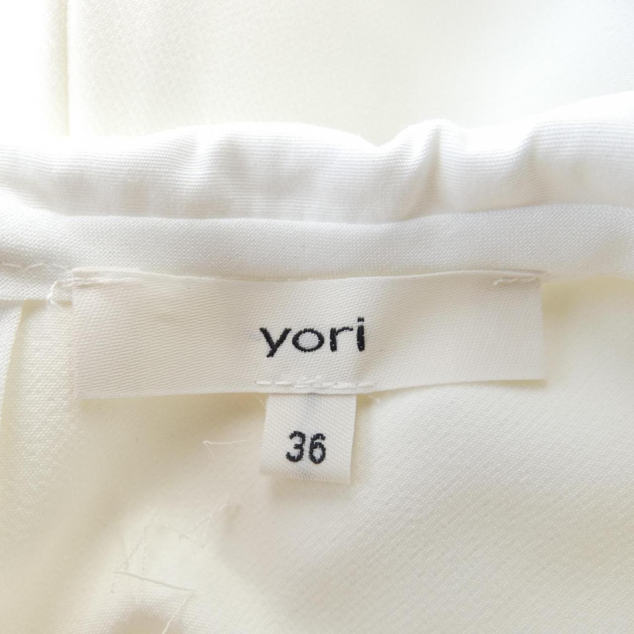 ヨリ yori トップス