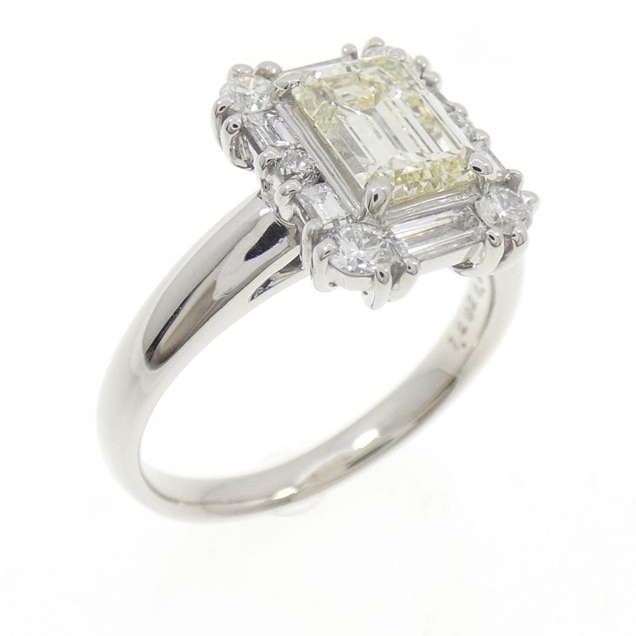 PT900 ダイヤモンド リング 1.202CT VLY VS1 エメラルドカット