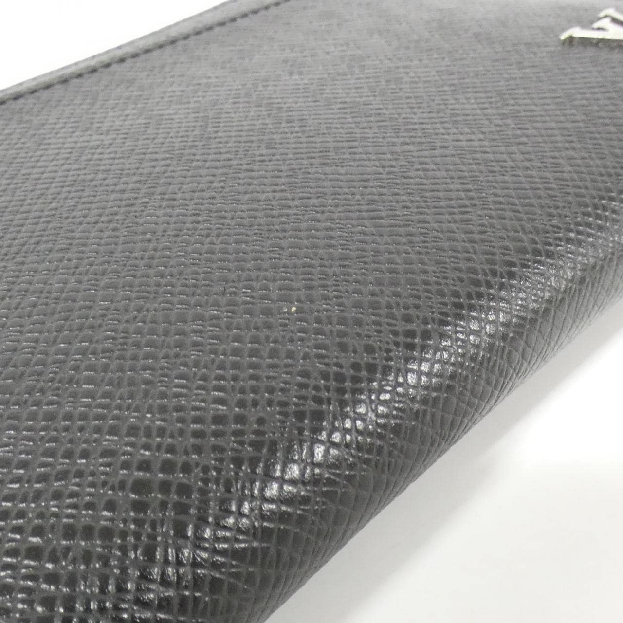 ルイヴィトン タイガ ジッピー ドラゴンヌ M69409 財布