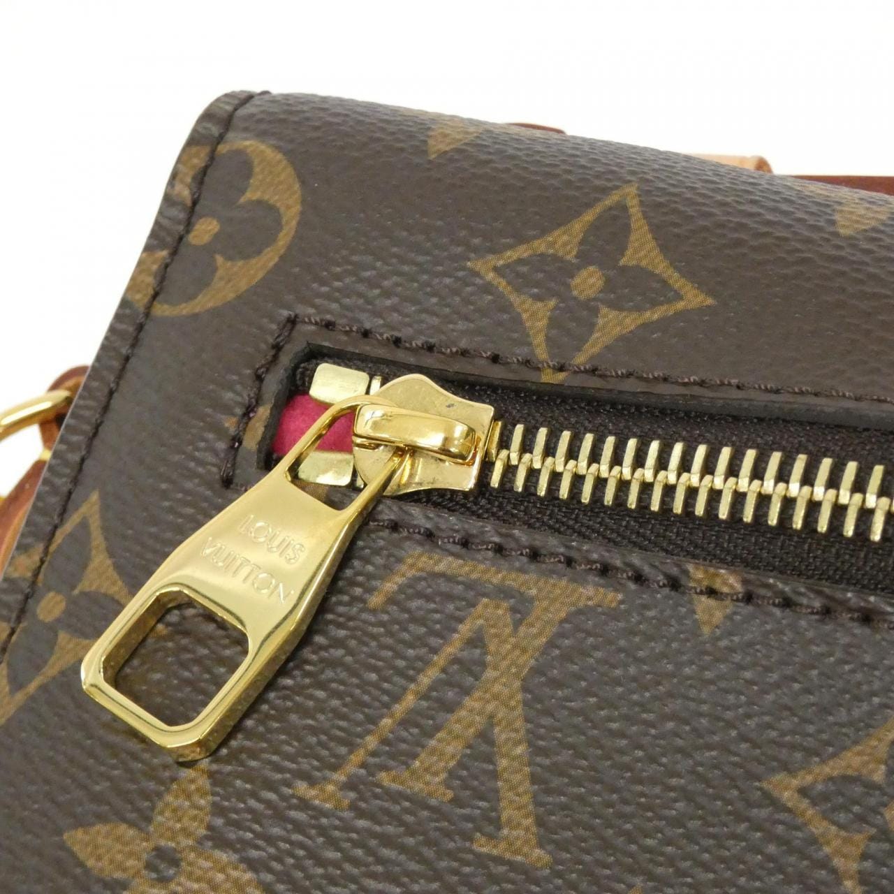 LOUIS VUITTON Monogram (LV Stories) Pochette Metis M43991 包